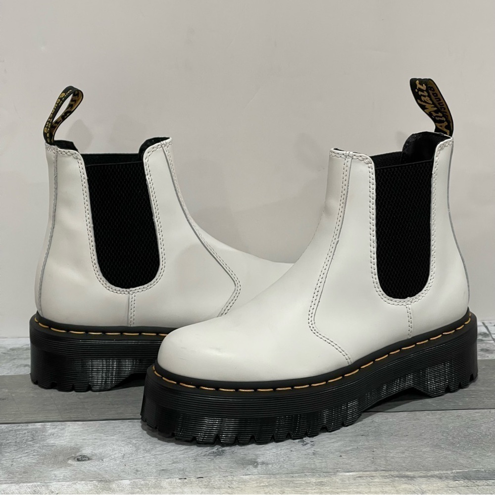 Dr. Martens 2976 Quad Platform Chelsea Boot White  SZ- 39 .EU / 8 .US Women’s